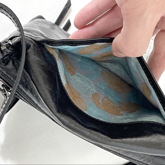 Hobo Alexis Black Leather Shoulder Bag - Picture 12 of 15